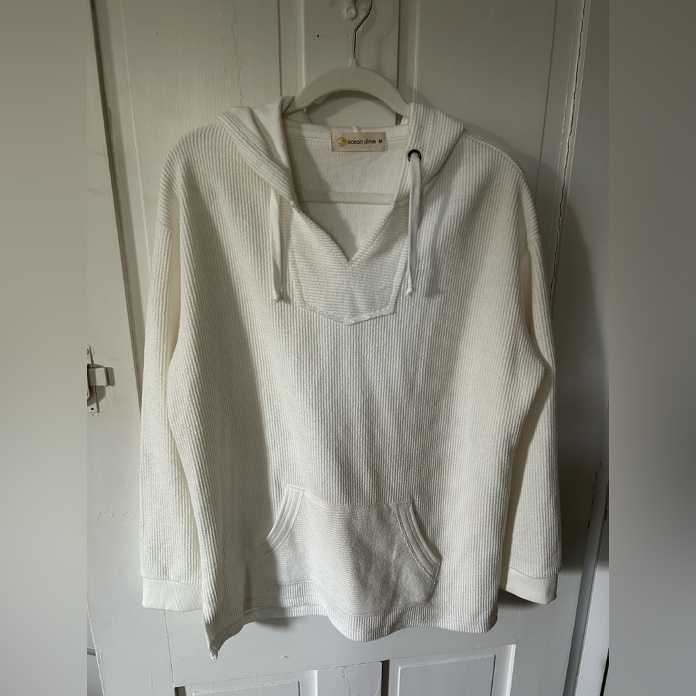 Ocean Drive White V-Neck Hooded Lightweight Sweatshirt